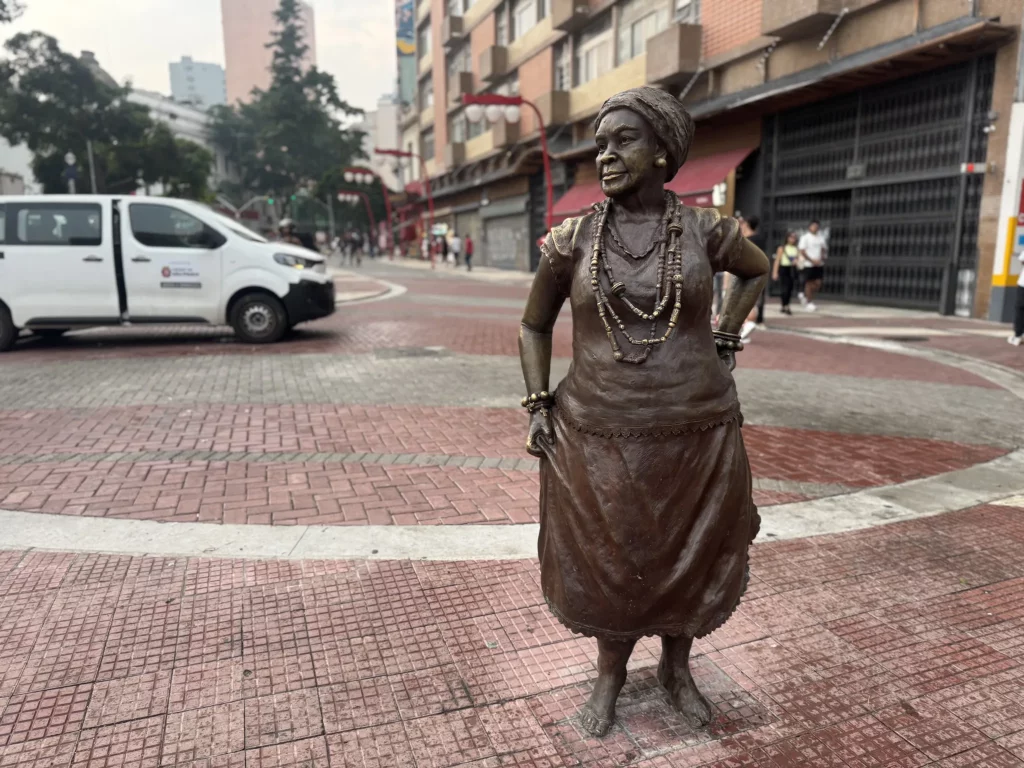 Representações precárias: Estátuas de personalidades negras ainda são menores e menos preservadas no Brasil 