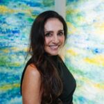 Pintura matérica traduz resiliência do Líbano em texturas de luz e sombra