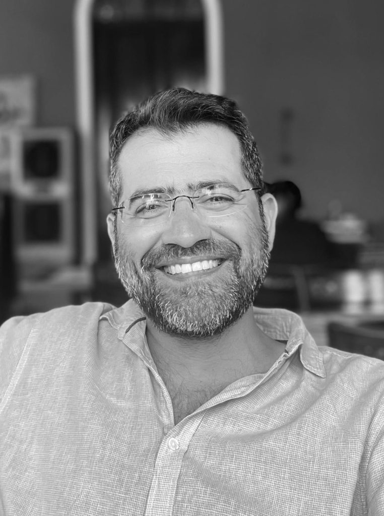 50 anos dos Doces Bárbaros ganha novos contornos em livro escrito por Luiz Abrahão