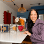 Decoração afetiva e artesanato transformam memórias familiares em arte