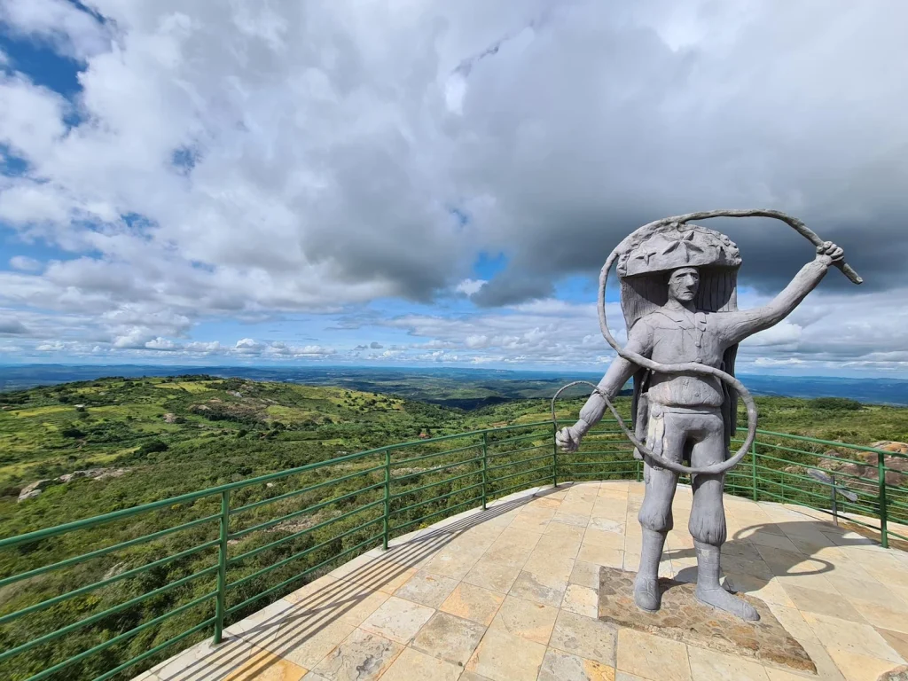 Plataforma Pernambuco Arte Pública mapeia cerca de 100 obras instaladas em espaços urbanos do Estado